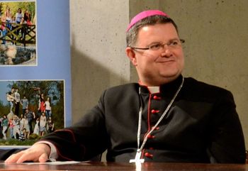 Biskup Wiesław Śmigiel zachęca do przeżywania Roku Rodziny