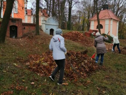 Jesienne porządki na Kalwaryjskim Wzgórzu 16.11.2024r.