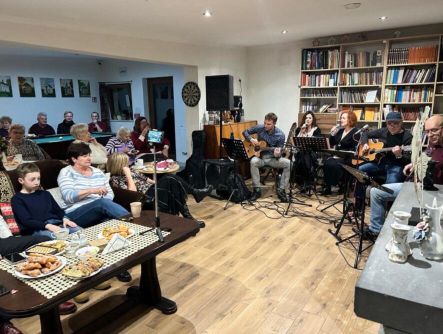 Koncert kolęd i poezji z zespołem Pierwiastek z Pięciu