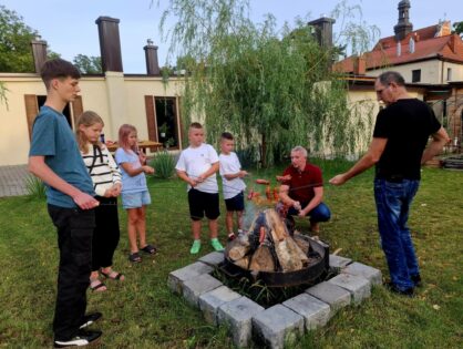 Ognisko na zakończenie wakacji – czas radości i wspólnoty